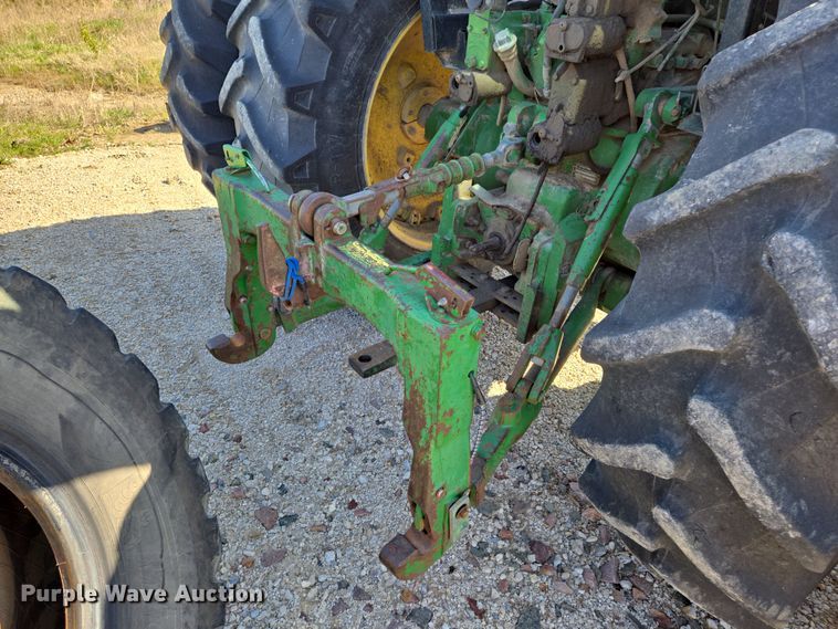 image for item EN8885 1988 John Deere 4450 tractor