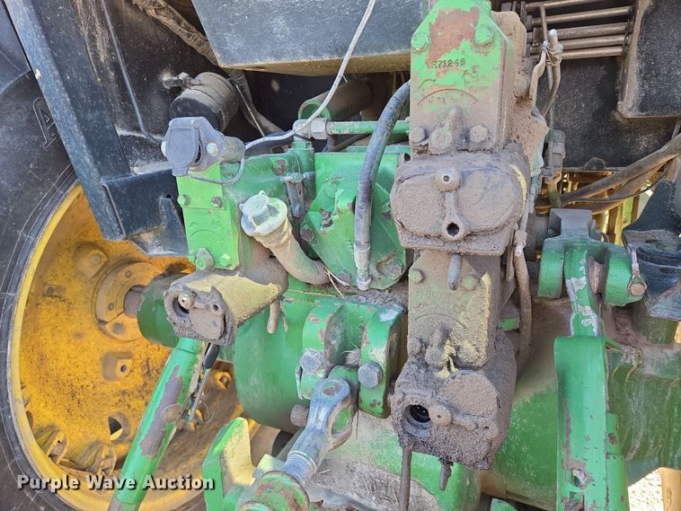 image for item EN8885 1988 John Deere 4450 tractor