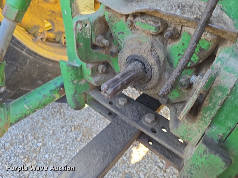 image for item EN8885 1988 John Deere 4450 tractor