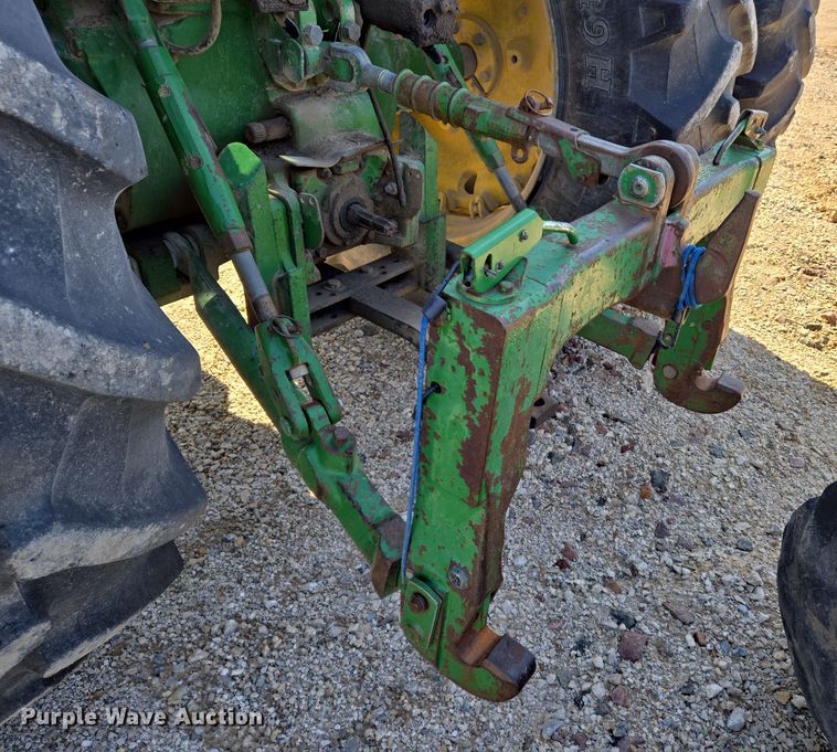 image for item EN8885 1988 John Deere 4450 tractor