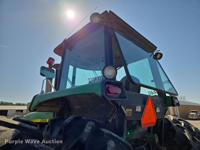 image for item EN8885 1988 John Deere 4450 tractor