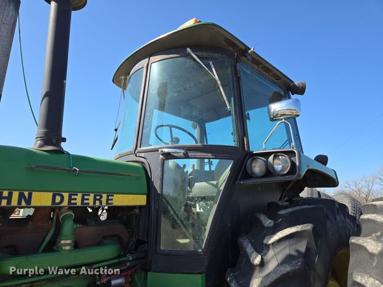 image for item EN8885 1988 John Deere 4450 tractor