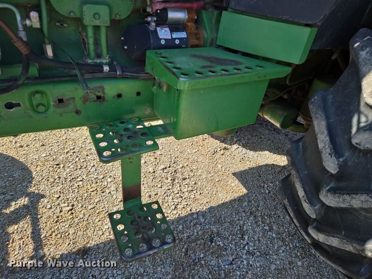 image for item EN8885 1988 John Deere 4450 tractor