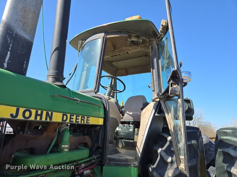 image for item EN8885 1988 John Deere 4450 tractor