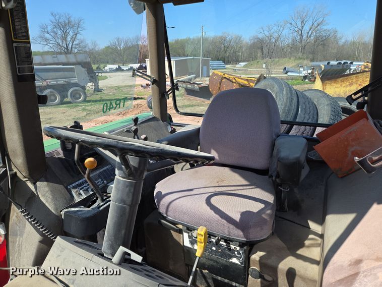 image for item EN8885 1988 John Deere 4450 tractor