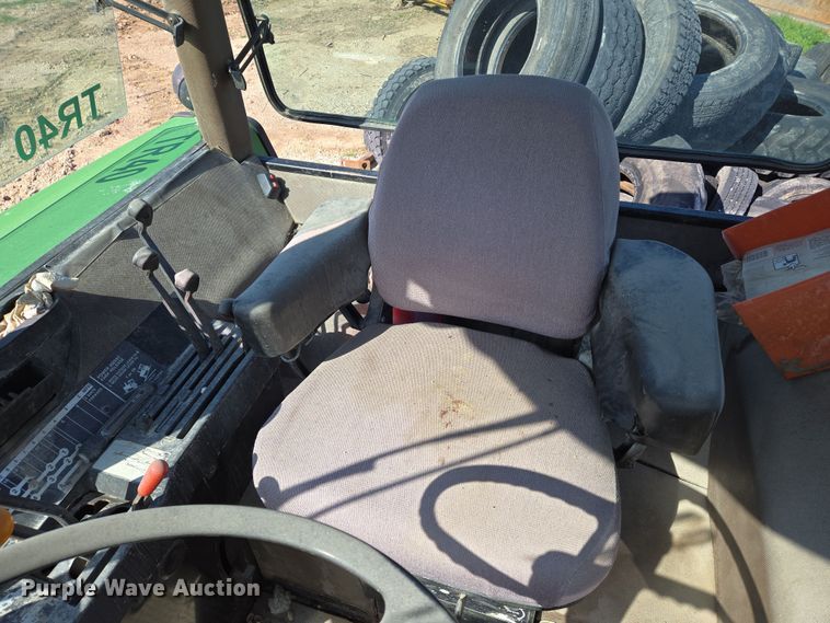 image for item EN8885 1988 John Deere 4450 tractor