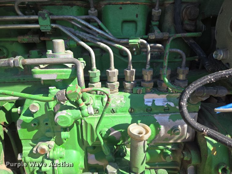 image for item EN8885 1988 John Deere 4450 tractor