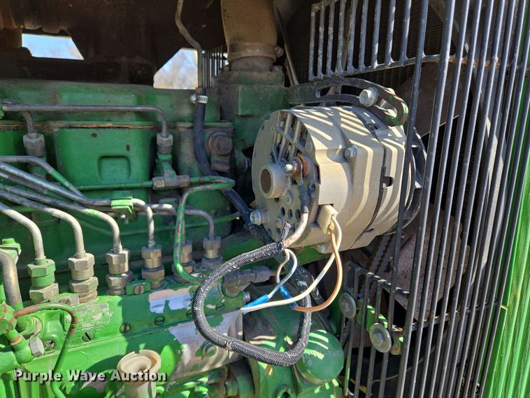 image for item EN8885 1988 John Deere 4450 tractor