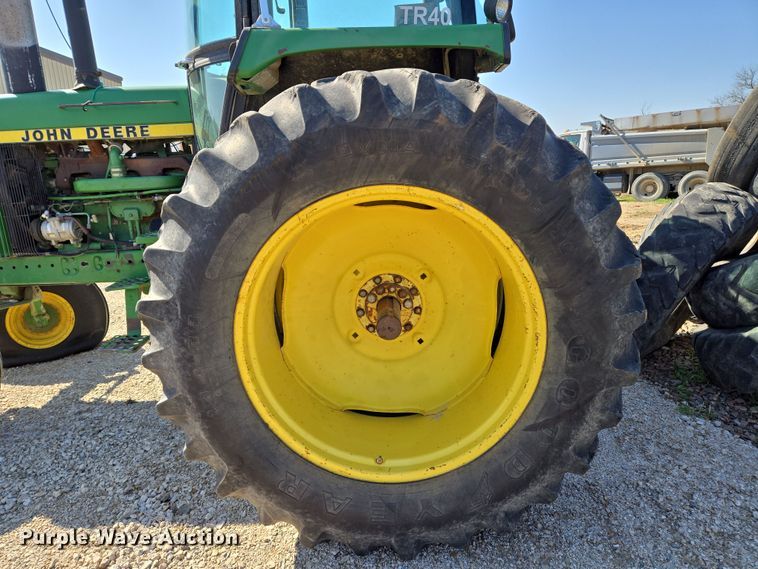 image for item EN8885 1988 John Deere 4450 tractor