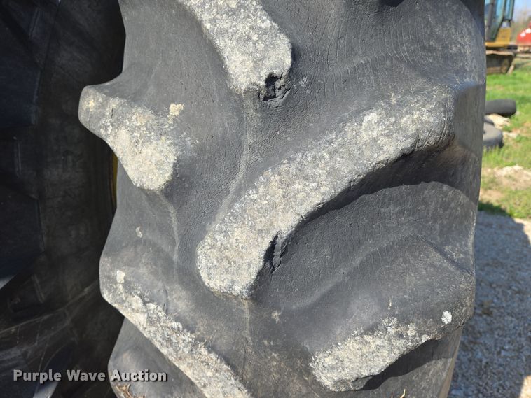 image for item EN8885 1988 John Deere 4450 tractor