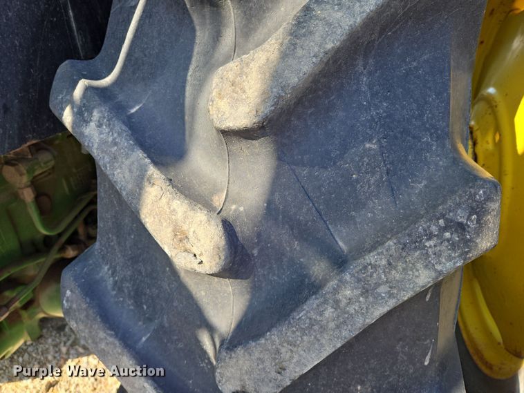 image for item EN8885 1988 John Deere 4450 tractor