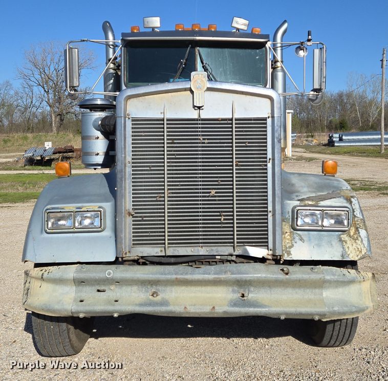 image for item EN8886 1993 Kenworth W900 semi truck