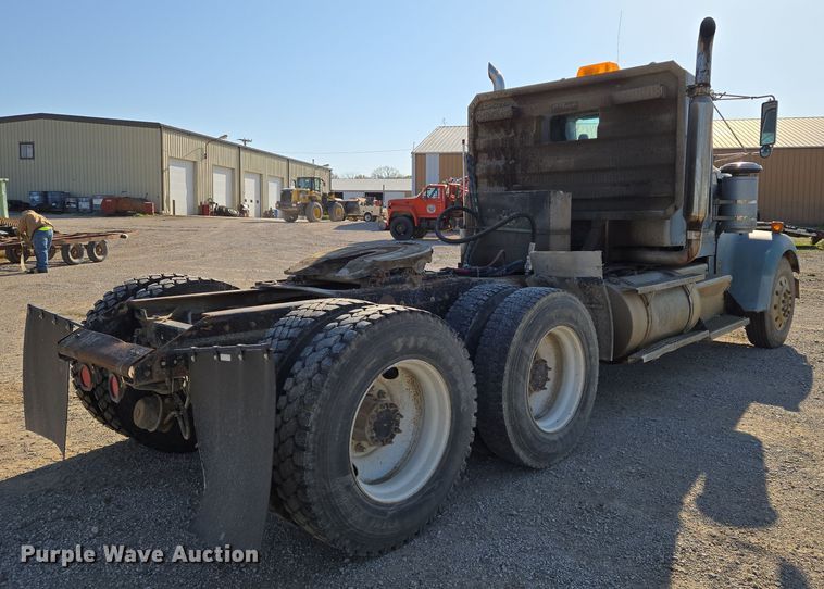 image for item EN8886 1993 Kenworth W900 semi truck