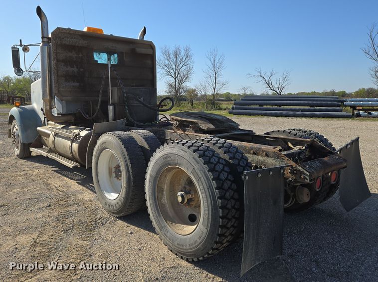 image for item EN8886 1993 Kenworth W900 semi truck