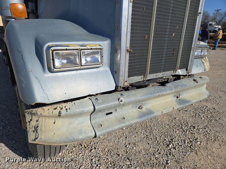 image for item EN8886 1993 Kenworth W900 semi truck