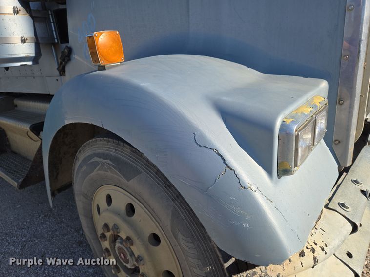 image for item EN8886 1993 Kenworth W900 semi truck