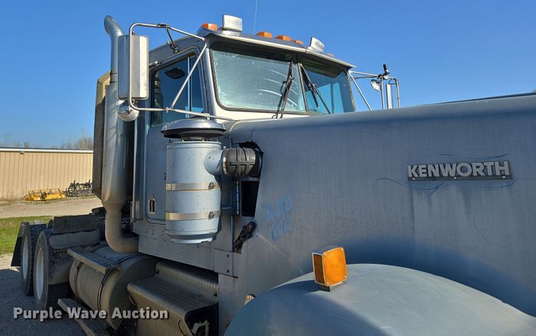 image for item EN8886 1993 Kenworth W900 semi truck
