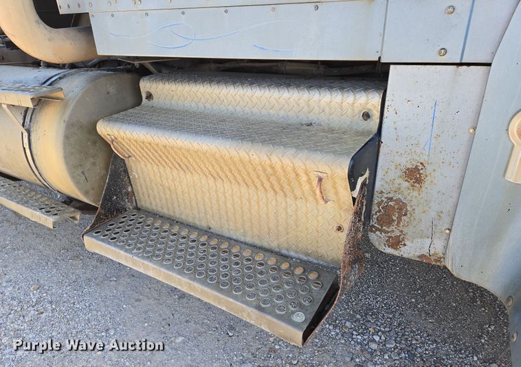 image for item EN8886 1993 Kenworth W900 semi truck