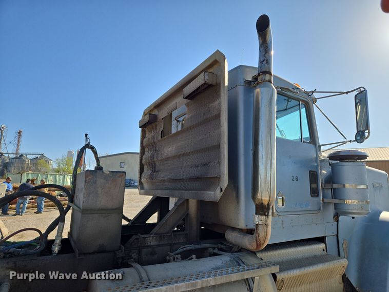 image for item EN8886 1993 Kenworth W900 semi truck