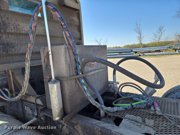 image for item EN8886 1993 Kenworth W900 semi truck