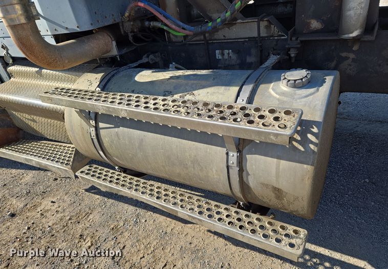 image for item EN8886 1993 Kenworth W900 semi truck