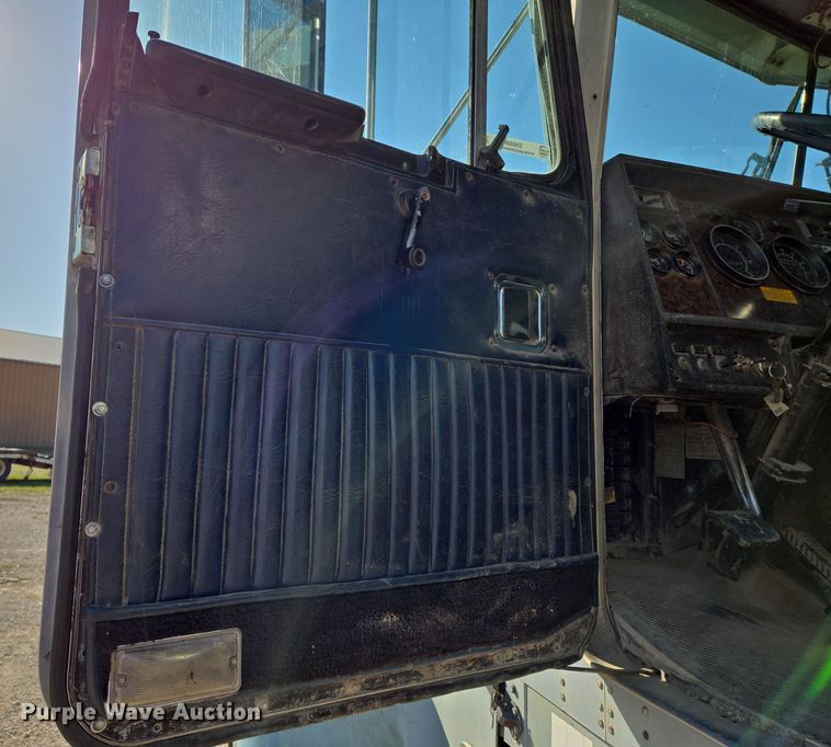 image for item EN8886 1993 Kenworth W900 semi truck