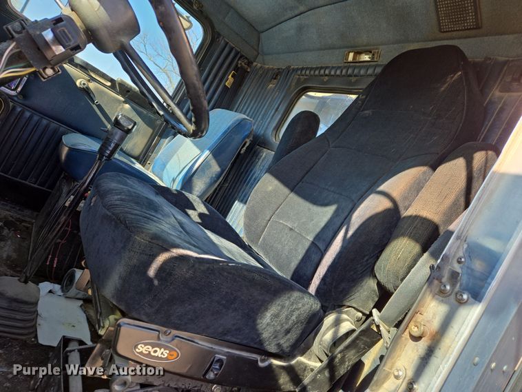 image for item EN8886 1993 Kenworth W900 semi truck