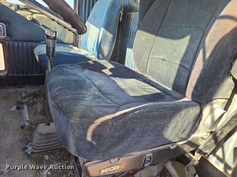 image for item EN8886 1993 Kenworth W900 semi truck