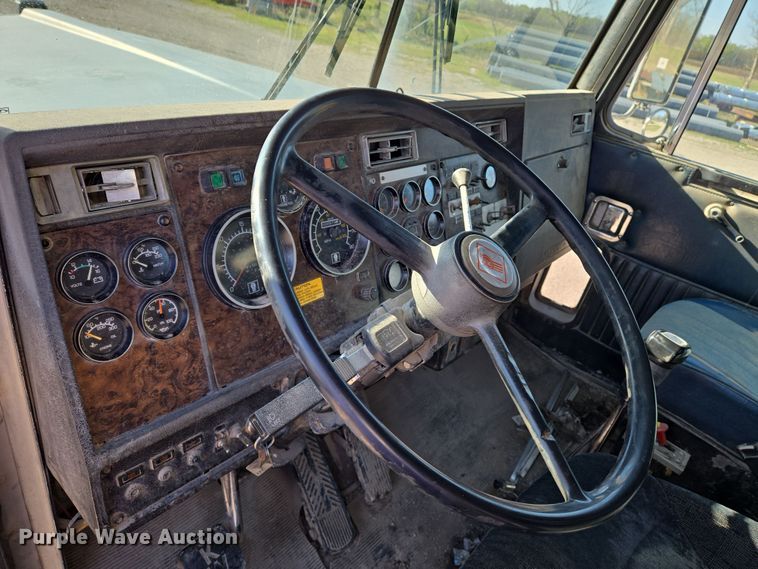 image for item EN8886 1993 Kenworth W900 semi truck