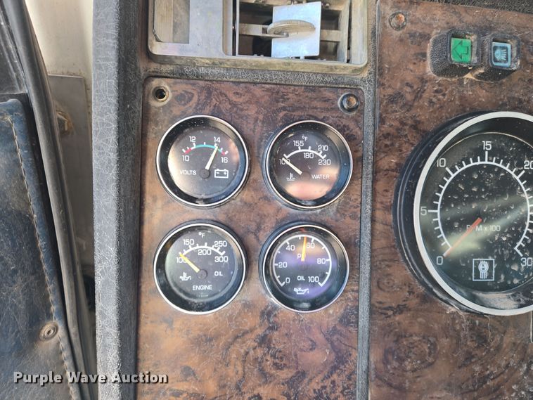 image for item EN8886 1993 Kenworth W900 semi truck