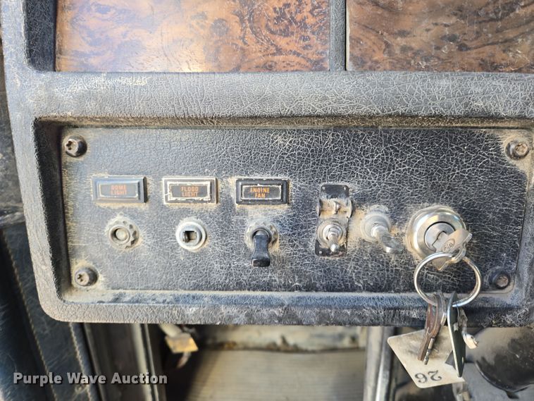 image for item EN8886 1993 Kenworth W900 semi truck