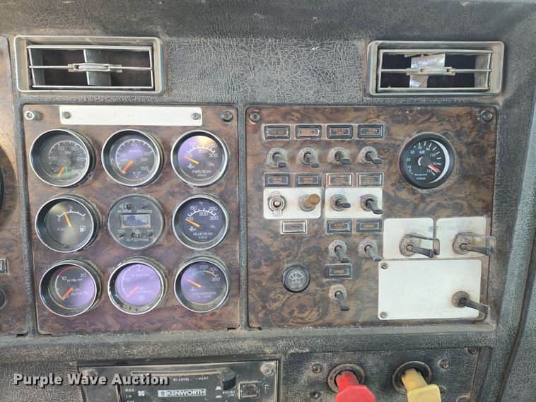 image for item EN8886 1993 Kenworth W900 semi truck