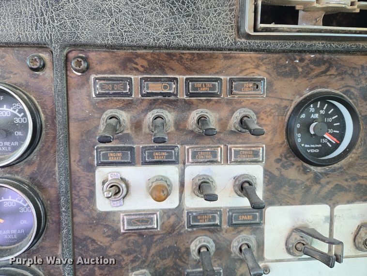 image for item EN8886 1993 Kenworth W900 semi truck