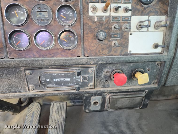 image for item EN8886 1993 Kenworth W900 semi truck