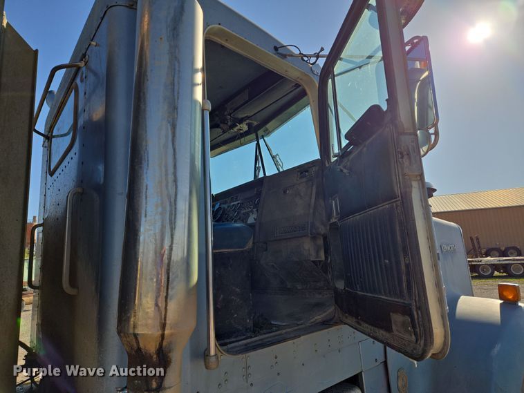 image for item EN8886 1993 Kenworth W900 semi truck