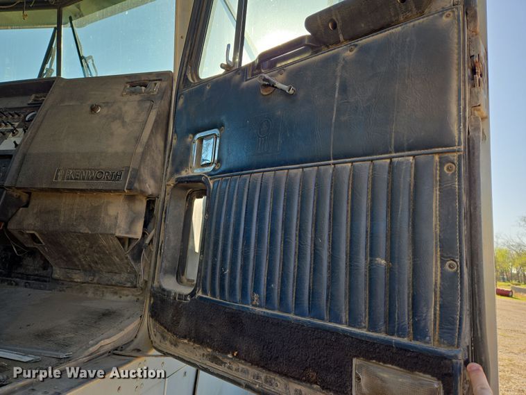 image for item EN8886 1993 Kenworth W900 semi truck