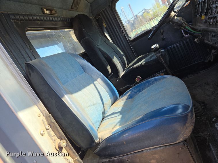 image for item EN8886 1993 Kenworth W900 semi truck