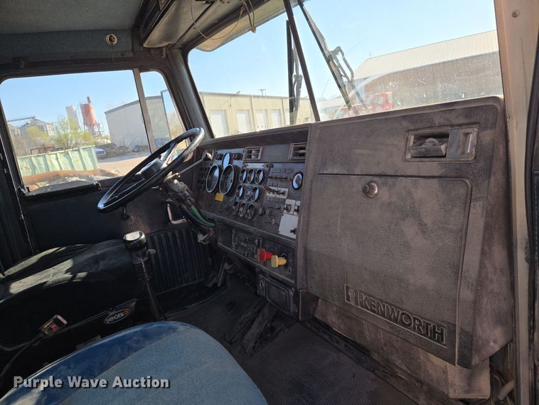 image for item EN8886 1993 Kenworth W900 semi truck