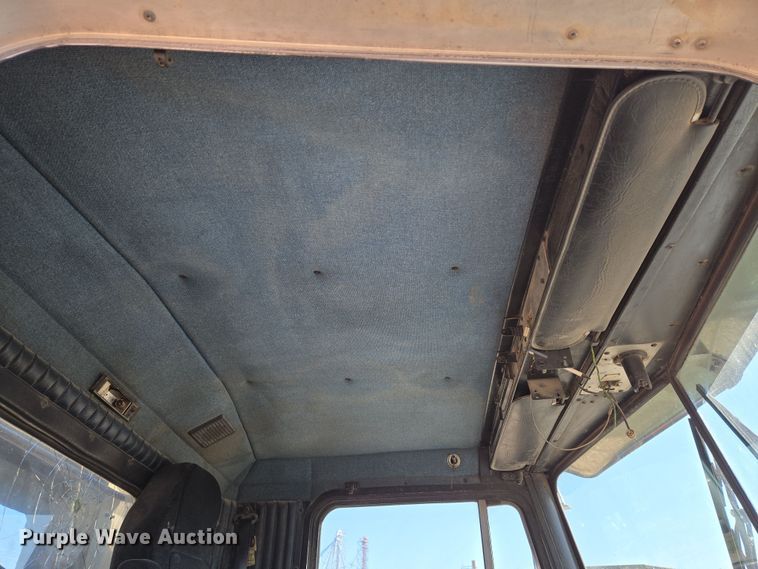 image for item EN8886 1993 Kenworth W900 semi truck