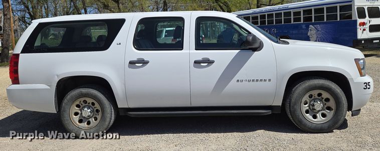 image for item EN8910 2008 Chevrolet  Suburban  SUV