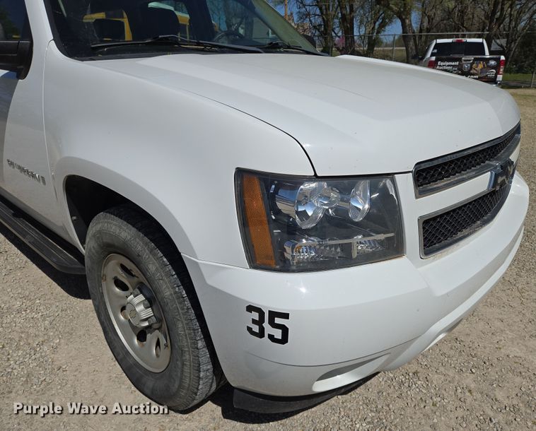 image for item EN8910 2008 Chevrolet  Suburban  SUV