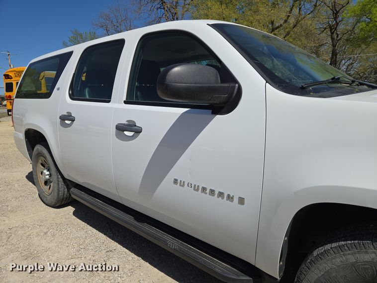 image for item EN8910 2008 Chevrolet  Suburban  SUV