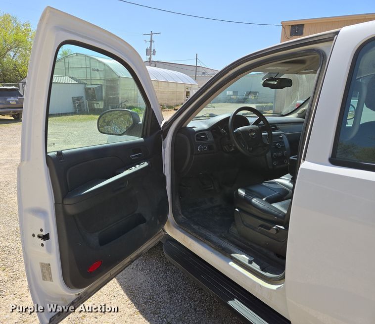 image for item EN8910 2008 Chevrolet  Suburban  SUV