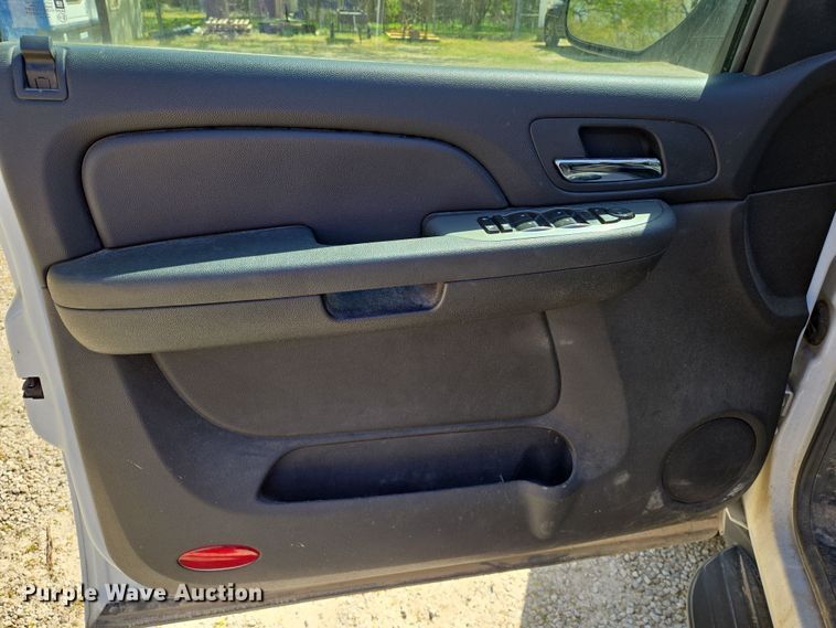 image for item EN8910 2008 Chevrolet  Suburban  SUV