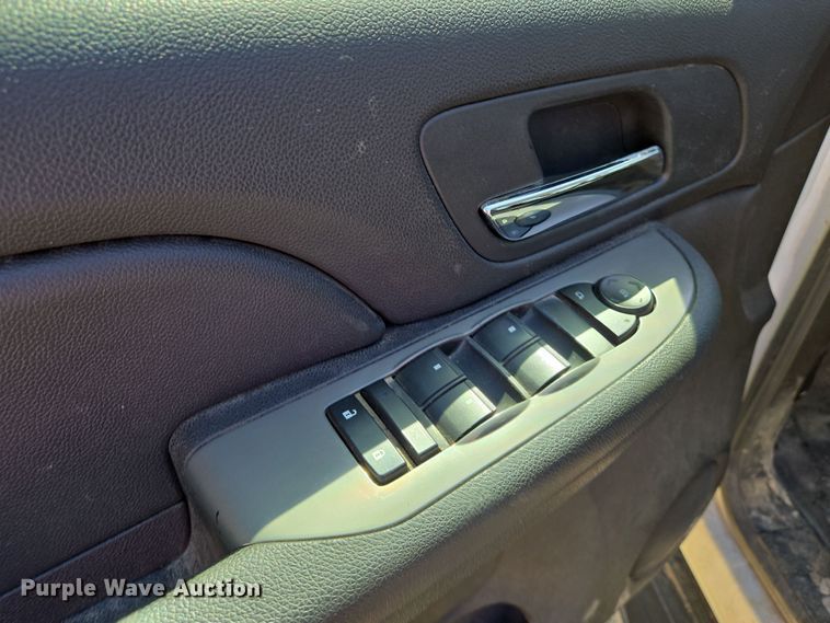 image for item EN8910 2008 Chevrolet  Suburban  SUV