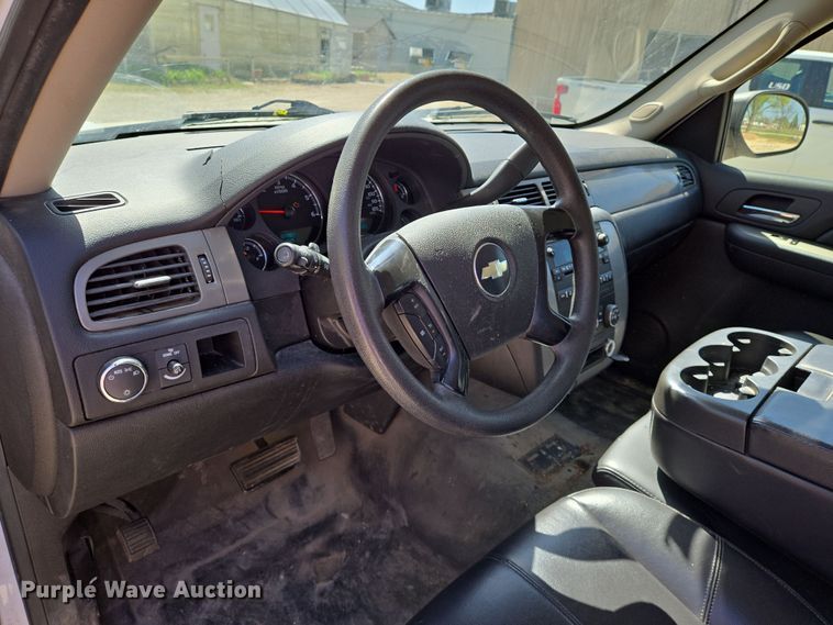 image for item EN8910 2008 Chevrolet  Suburban  SUV