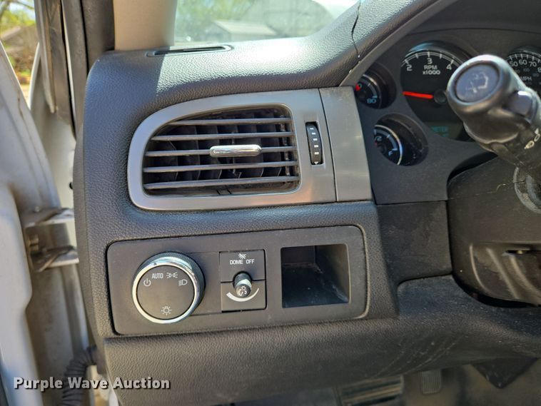 image for item EN8910 2008 Chevrolet  Suburban  SUV