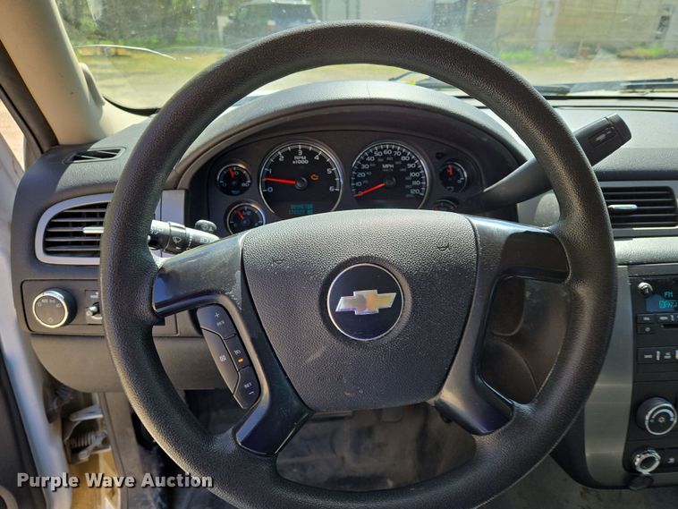 image for item EN8910 2008 Chevrolet  Suburban  SUV