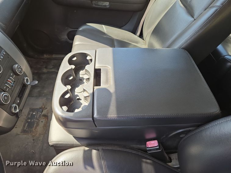 image for item EN8910 2008 Chevrolet  Suburban  SUV