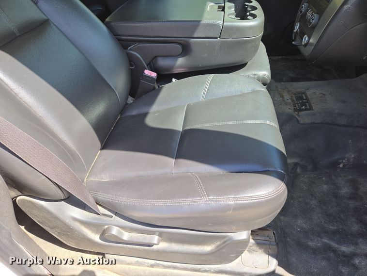 image for item EN8910 2008 Chevrolet  Suburban  SUV